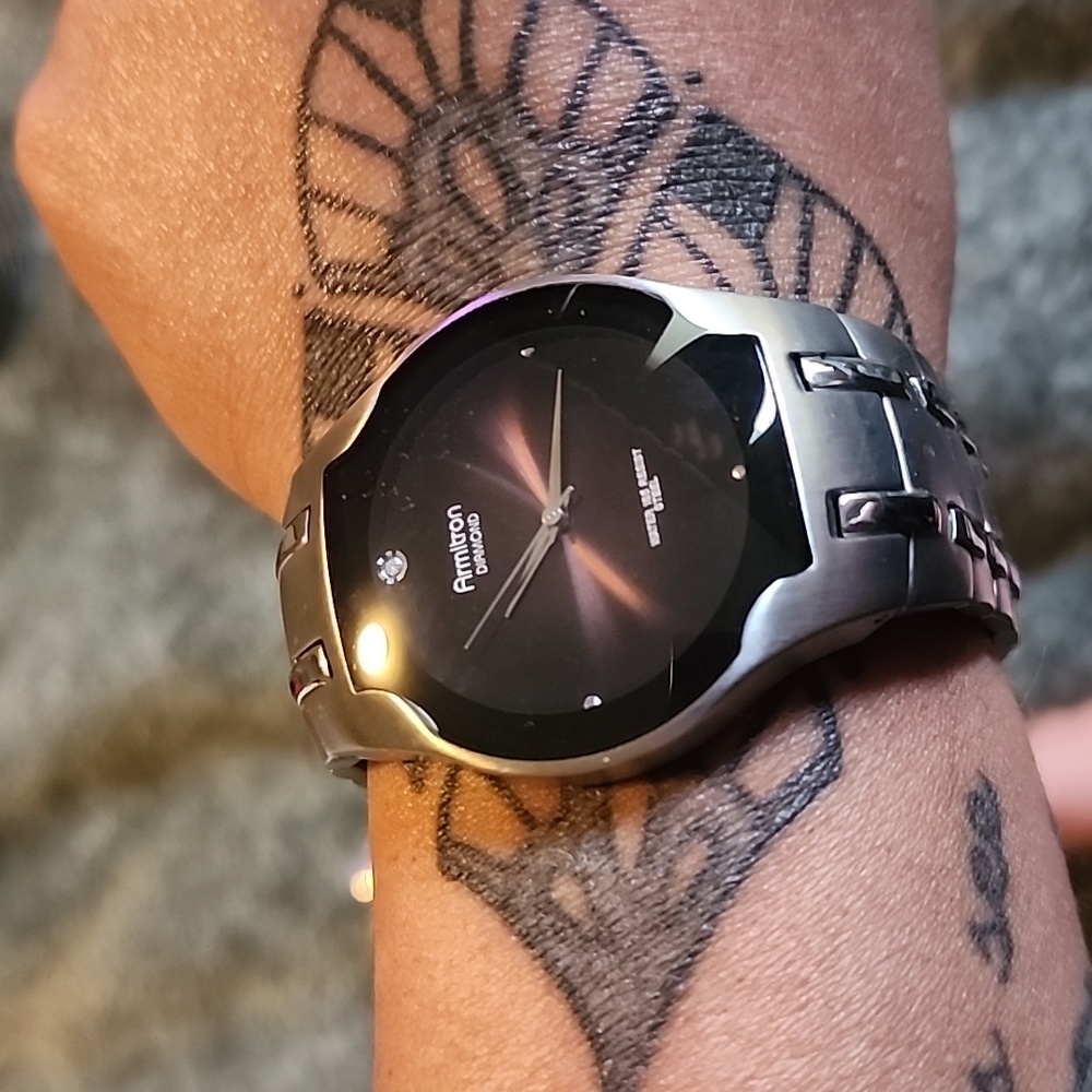 Vintage Y2K Armitron Diamond watch Silver Black Classic - Picture 3 of 4